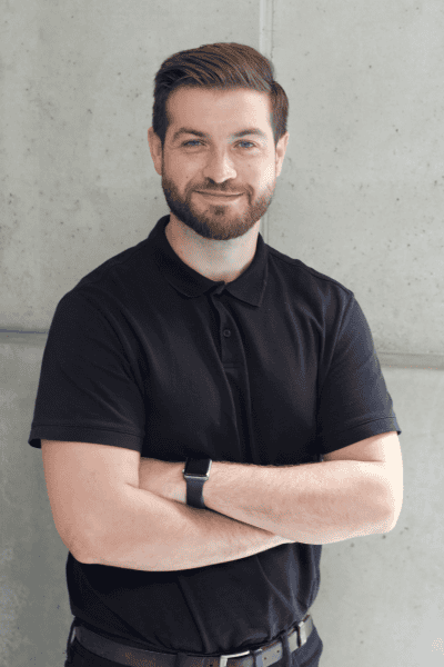 https://www.elpron.de/wp-content/uploads/2024/10/Philipp-Piskorowski-3-400x600.png